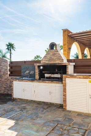 Villa Oceanus H2 by Ezoria Villas (8000)