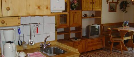 Ferienwohnung Inzell für 3 Personen, 1 separates Schlafzimmer, Terrasse, 52 qm-Kochnische mit Essbereich