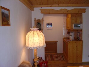 Ferienwohnung Inzell für 3 Personen, 1 separates Schlafzimmer, Terrasse, 52 qm-Kochnische