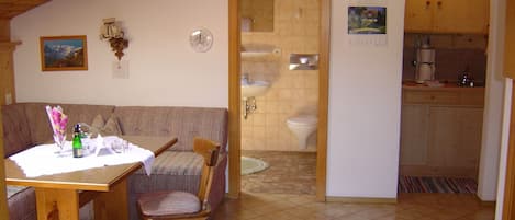 Ferienwohnung Königsee für 2 Personen, 1 separates Schlafzimmer, Balkon, 36 qm-Essbereich