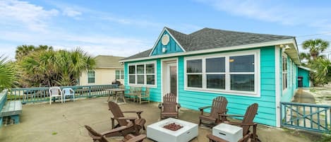 Cozy Beachfront Outdoor Area w/ Custom Fire Pit