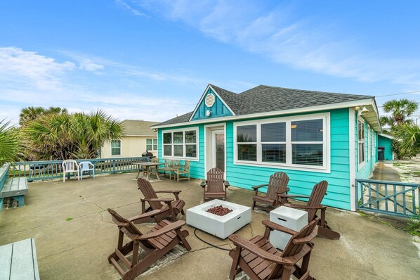 Cozy Beachfront Outdoor Area w/ Custom Fire Pit