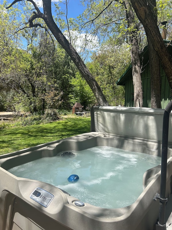 Bain à remous extérieur