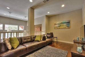 Second Floor sitting area with Smart TV