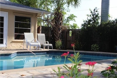 Private Luxury Pool, Morning Coffee On The Front Porch,  Easy Walk To The Beach