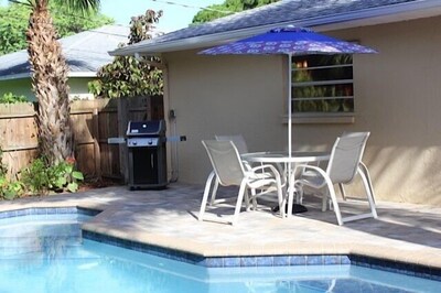 Private Luxury Pool, Morning Coffee On The Front Porch,  Easy Walk To The Beach