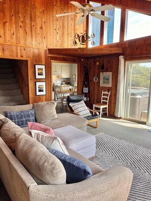 Vaulted ceilings and Cape Hatteras seashore charm.