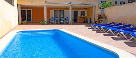 Maison de village avec barbecue et piscine