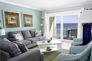 Imagine walking into this view from the living room! OMG!