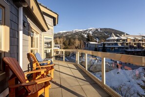 Private patio: Mountain views