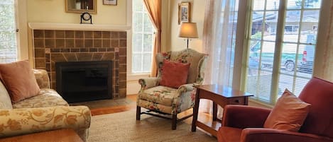 Bright and cozy living room.