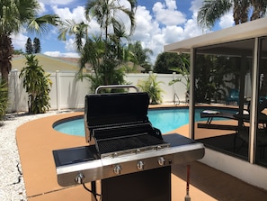 BBQ grill near the pool!