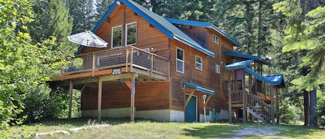 Leavenworth Vacation Rental | 1BR | 2BA | 1,200 Sq Ft | Stairs Required