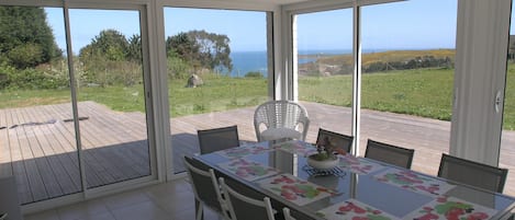 Vue de la veranda vers le Cap Lévi et l'Anse du Brick