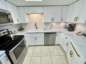 Phoenix V 809, 2 Bedroom/2 Bathroom. Sleeps 8. Managed by Island Rentals