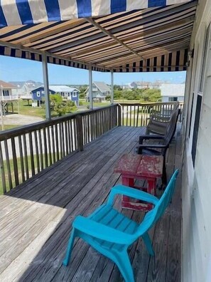 deck off living area on top floor