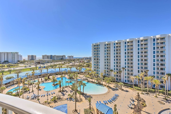 Destin Vacation Rental | 2BR | 2BA | 970 Sq Ft | Elevator Accessible