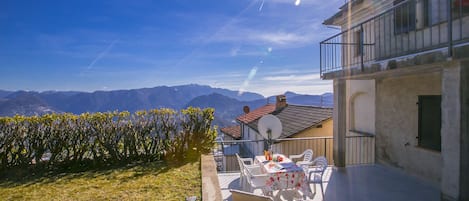 Privater Garten mit Seeblick
