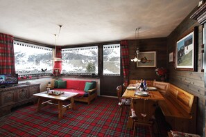 Spacious Living/Dining Room
