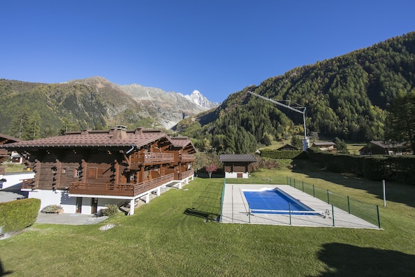 Residence & outdoor pool  in a calm location