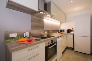 Modern and fully equipped kitchen