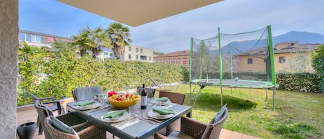 Zona de comedor al aire libre