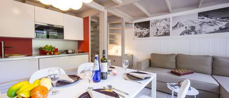 Cocina, comedor y sala de estar