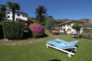 Profitez du soleil dans le joli jardin