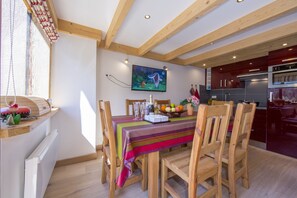 Cuisine et salle à manger ouverte