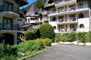 Residence, Traditional style and standing
