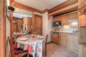Fully fitted kitchen with a dishwasher