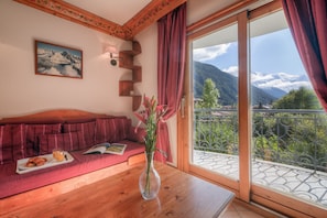 Living Room with balcony and a Mont Blanc view