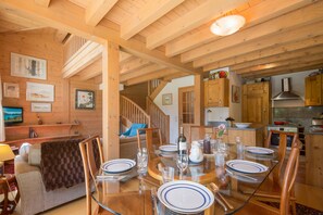 Dining/Kitchen area