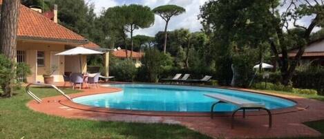 Privaten Pool, direkt neben der Villa