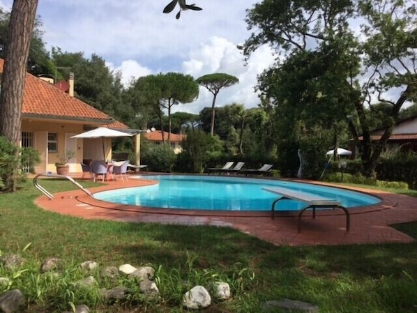 Piscine privée juste à côté de la villa