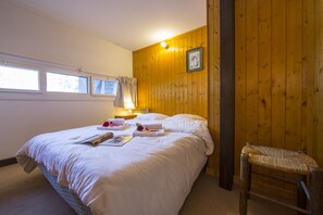 Chambre 1  avec une salle de bain attenante