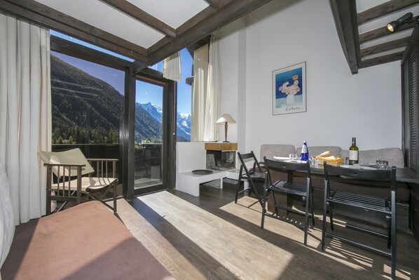 Bright and spacious living room