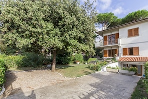 Garden and side gate to the House