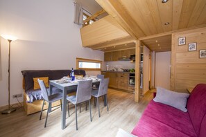 Open plan living room/Kitchen