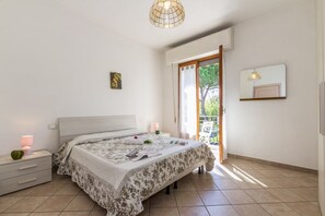 Bedroom with access to the terrace