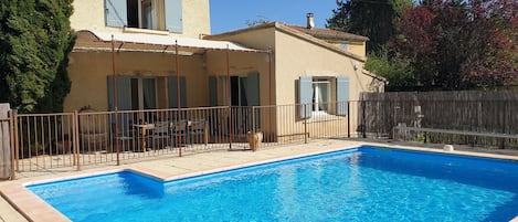 La piscine en 2024 après rénovation du bassin