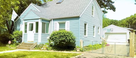 Side Driveway with Fenced Yard 