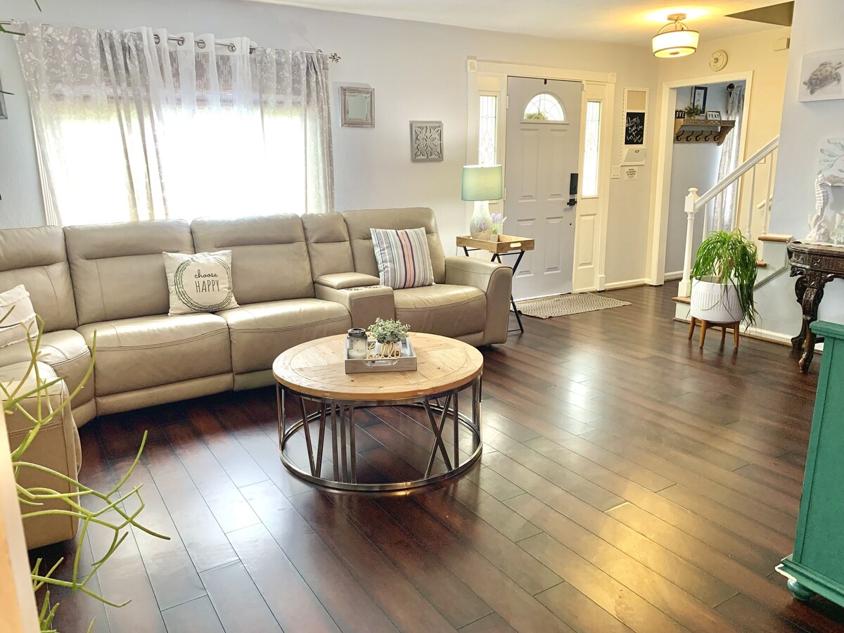 Beach Family Time Enjoy The Backyard Pool And Sunroom