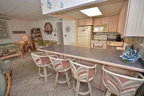 Seabrook 205 Breakfast Bar