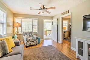Living Room | Sleeper Sofa | Free WiFi | Central A/C & Heating