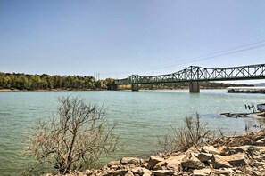 Greers Ferry Lake | Walking Distance