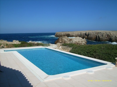 Casa en primera línea de mar con vistas panorámicas al mar de 180 grados