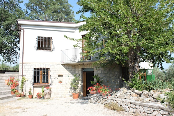 Casa Anna.

Restored farmhouse old features modern construction. 