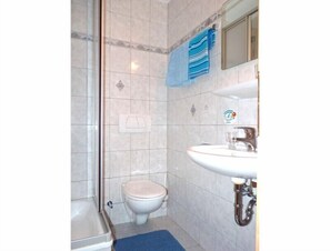 Ferienwohnung, 45m², 3 Sterne, 1 Schlafzimmer, Wohnraum, Balkon, TV, 2 Pers.-Badezimmer mit Dusche/WC