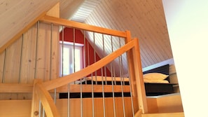 Romantique Schlossblick mit Doppelbadewanne-Treppe zur Schlafgalerie